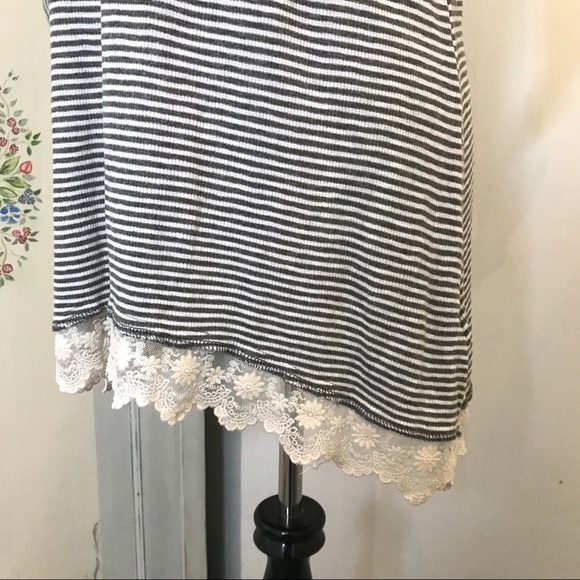 LOGO Tunic Raglan Tab Sleeve Lace Striped Top Smal - Picture 4 of 5